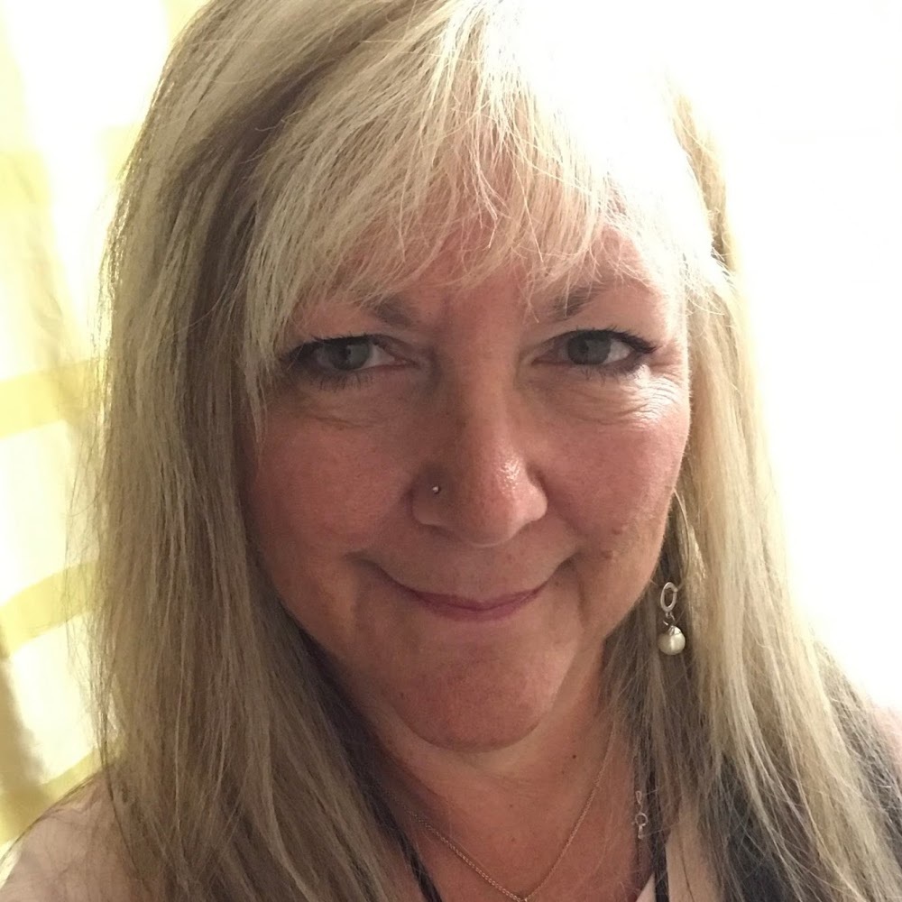 Meet your Posher, Deena